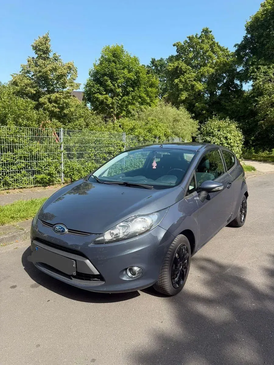 Gebraucht Ford Fiesta Trend 60 PS (44 kW) 2012 Grau Kleinwagen