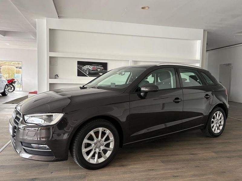 Gebraucht Audi A3 Attraction 110 PS (80 kW) 2015 Braun Limousine