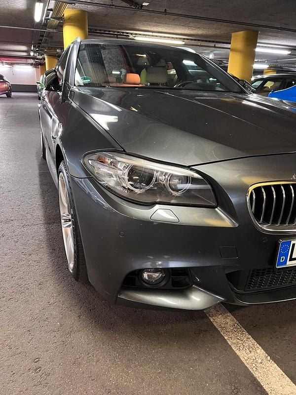 Gebraucht BMW 530 M Sport 258 PS (189 kW) 2015 Grau Kombi