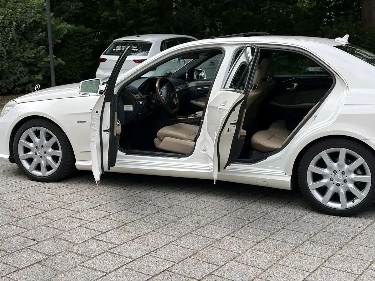 Gebraucht Mercedes E350 306 PS (225 kW) 2012 Weiß Limousine