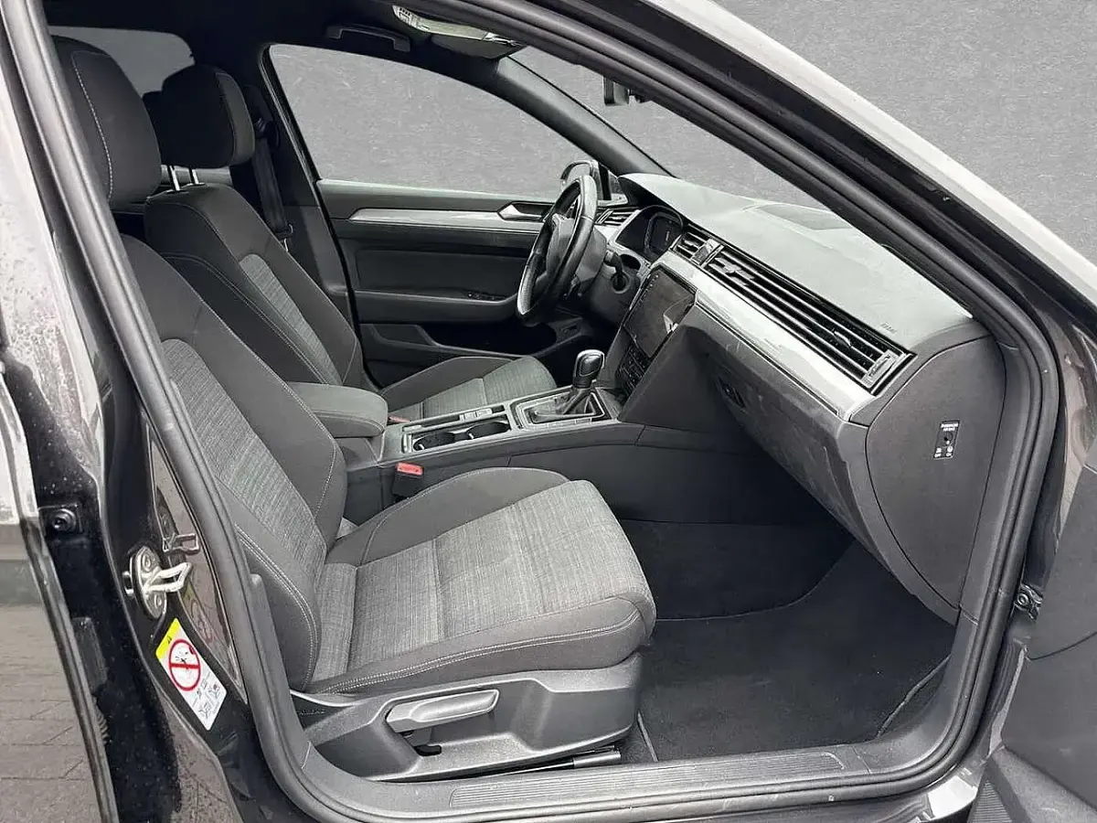 Gebraucht VW Passat Business 150 PS (110 kW) 2022 Grau (mangangrau metallic) Kombi