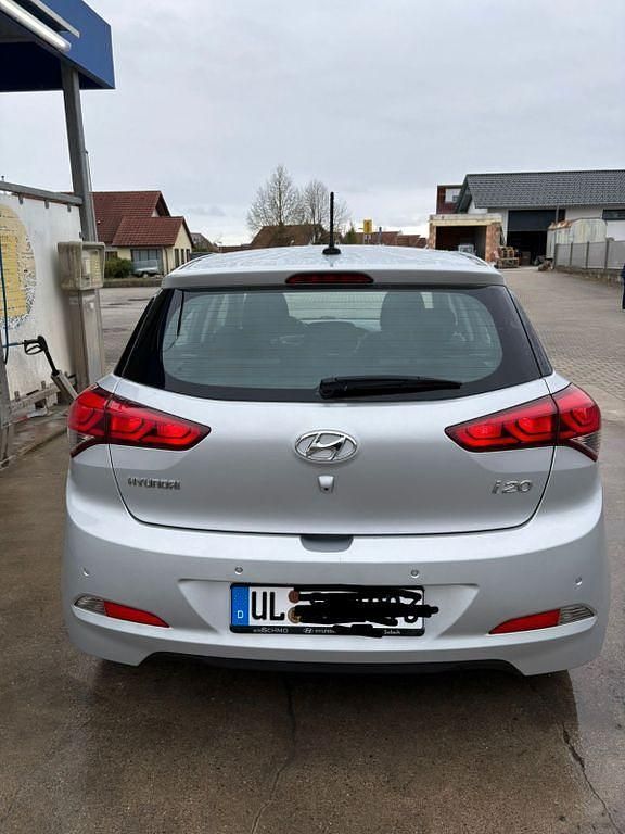 Gebraucht Hyundai i20 Active 101 PS (74 kW) 2018 Silber Limousine