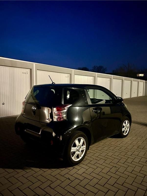 Gebraucht Toyota iQ 68 PS (50 kW) 2009 Schwarz Kleinwagen