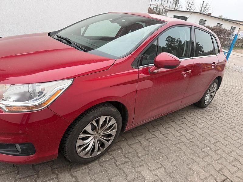 Gebraucht Citroën C4 Tendance 120 PS (88 kW) 2011 Rot Limousine
