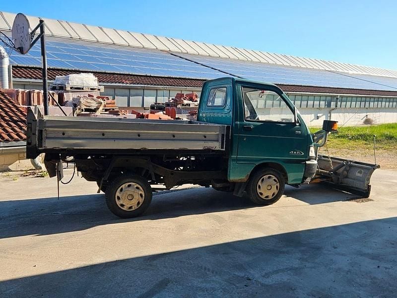 Second-hand Piaggio Porter 65 CP (47 kW) 2004 Verde SUV