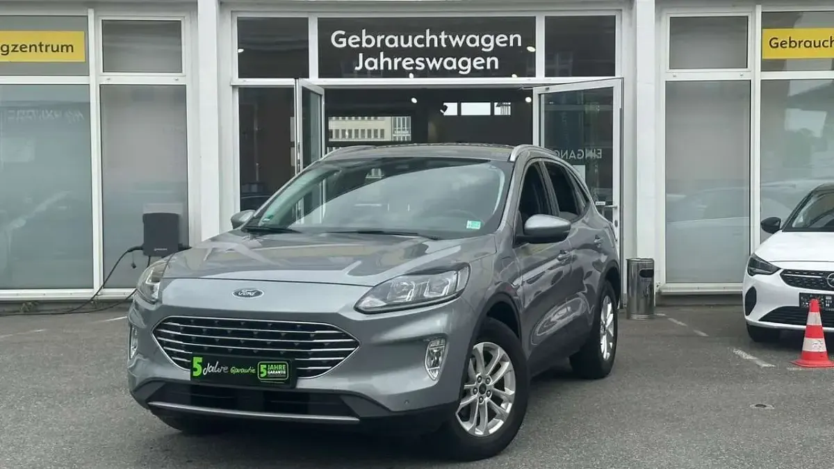 Gebraucht Ford Kuga 224 PS (164 kW) 2022 Solarsilber (metallic) SUV