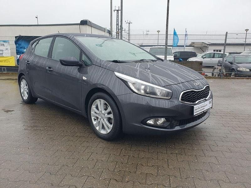 Gebraucht Kia Ceed Edition 7 99 PS (72 kW) 2012 Grau Kleinwagen