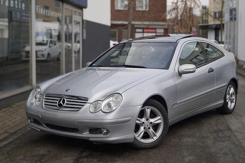 Silber Gebraucht 2003 Mercedes C180 Coupé | 4.990 € (Etwas zu teuer) - Bild 1/4