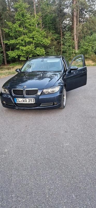 Blau Gebraucht 2008 BMW 320 Limousine | 2.700 € (Superpreis) - Bild 1/4