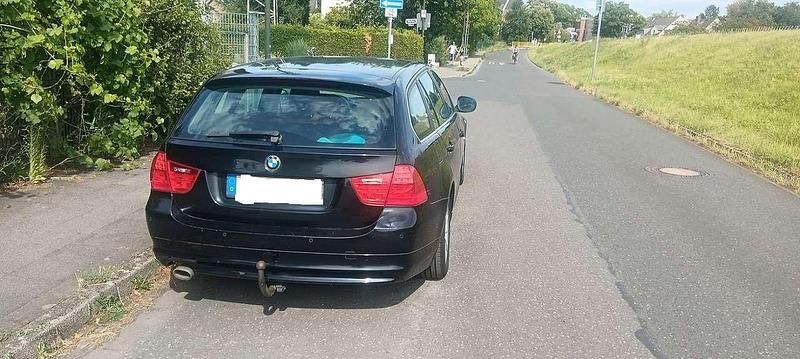 Gebraucht BMW 316 116 PS (85 kW) 2010 Schwarz Kombi