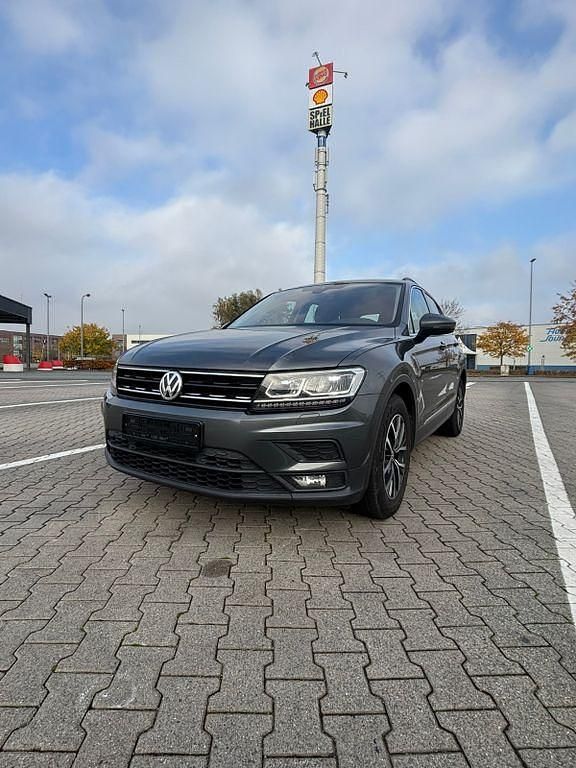 Grau Gebraucht 2018 VW Tiguan Comfortline SUV | 17.700 € (Fairer Preis) - Bild 1/4
