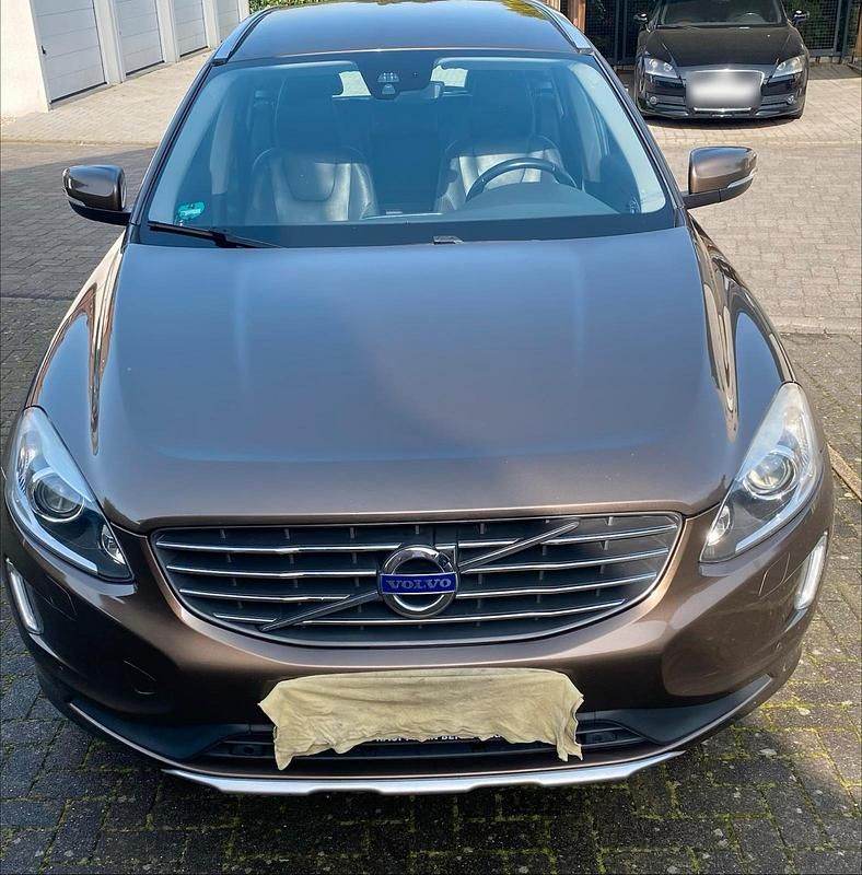 Gebraucht Volvo XC60 Summum 183 PS (134 kW) 2015 Gold SUV