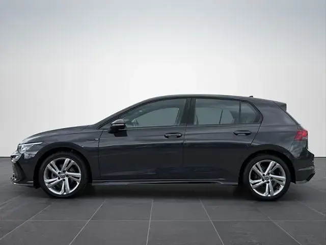 Gebraucht VW Golf VIII R-line 131 PS (96 kW) 2024 Silber Limousine