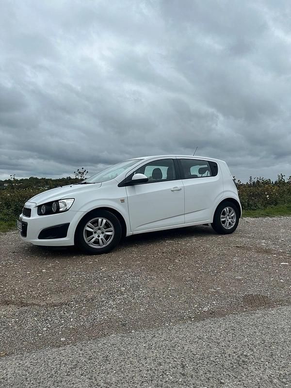 Second-hand Chevrolet Aveo 97 CP (71 kW) 2012 Alb Hatchback