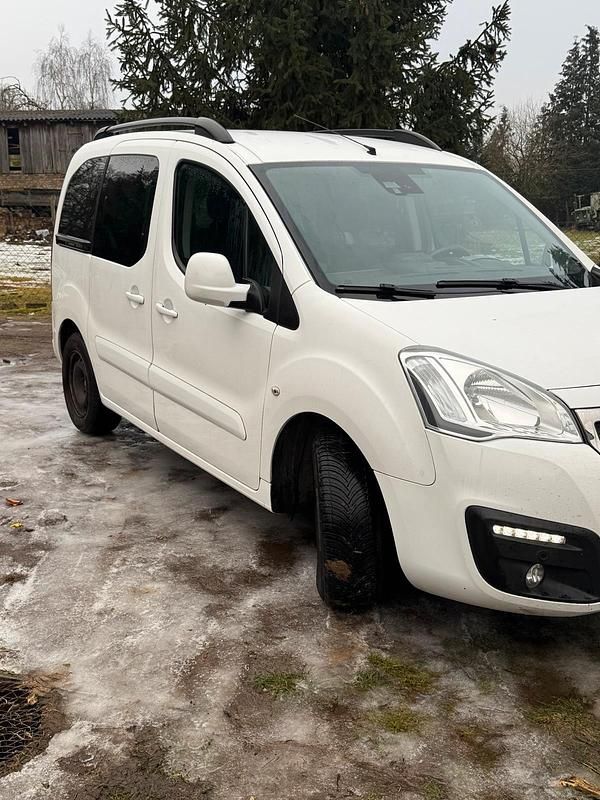 Weiß Gebraucht 2016 Peugeot Partner Van / Kleinbus | 7.500 € - Bild 1/4