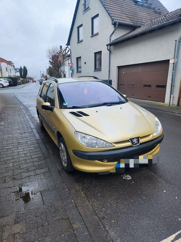 Gebraucht Peugeot 206 75 PS (55 kW) 2003 Gold Kombi