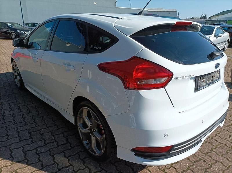 Gebraucht Ford Focus ST 250 PS (183 kW) 2017 Weiß Limousine