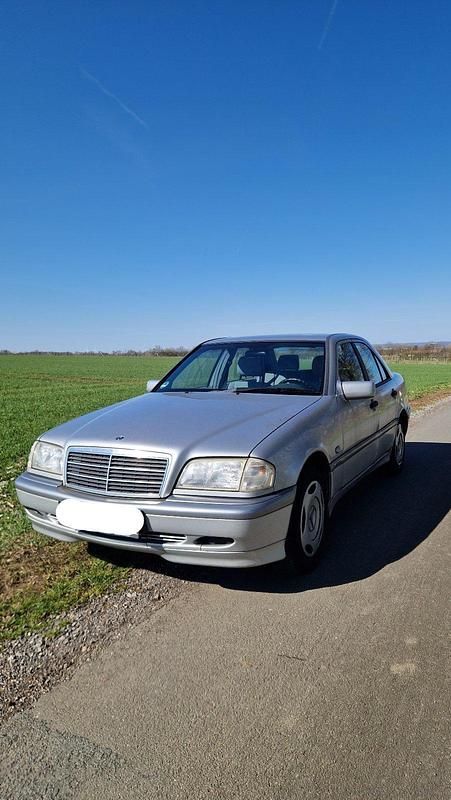 Gebraucht Mercedes C180 122 PS (89 kW) 1998 Silber Limousine