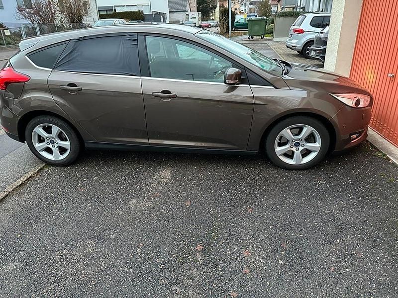 Gebraucht Ford Focus Business Edition 150 PS (110 kW) 2015 Braun Limousine