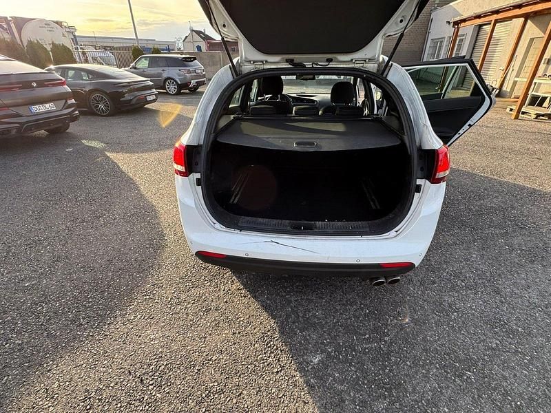 Gebraucht Kia Ceed 136 PS (100 kW) 2017 Weiß Kleinwagen