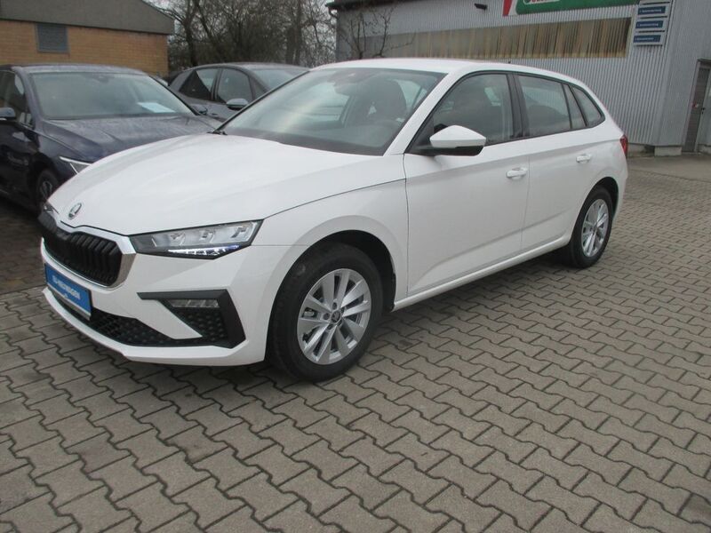 Weiß Neu 2025 Skoda Scala Kleinwagen | 21.590 € (Guter Preis) - Bild 1/4