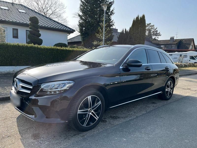Gebraucht Mercedes C220 194 PS (142 kW) 2019 Schwarz Kombi
