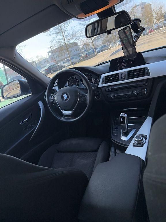 Gebraucht BMW 320 Sport Line 184 PS (135 kW) 2012 Blau Limousine