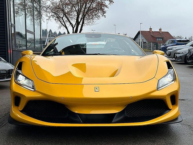 Gebraucht Ferrari F8 721 PS (530 kW) 2022 Gelb Cabrio