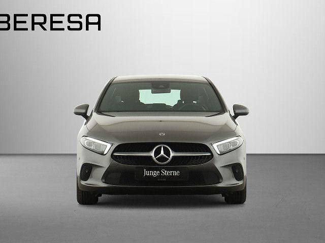 Grau Gebraucht 2021 Mercedes A200 Kleinwagen | 27.990 € (Fairer Preis) - Bild 1/4