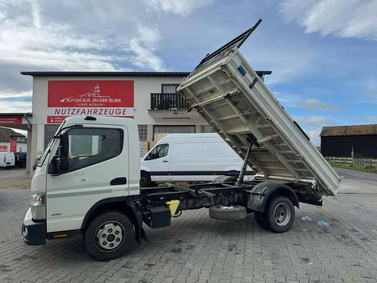 Gebraucht Mitsubishi Canter 175 PS (128 kW) 2021 Weiß Van / Kleinbus