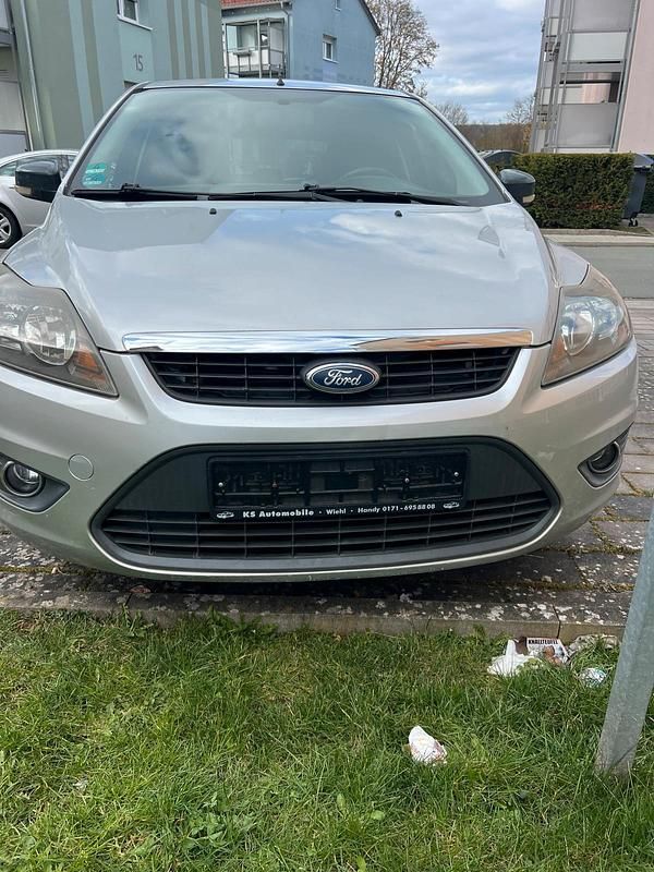 Gebraucht Ford Focus 100 PS (73 kW) 2008 Silber Limousine