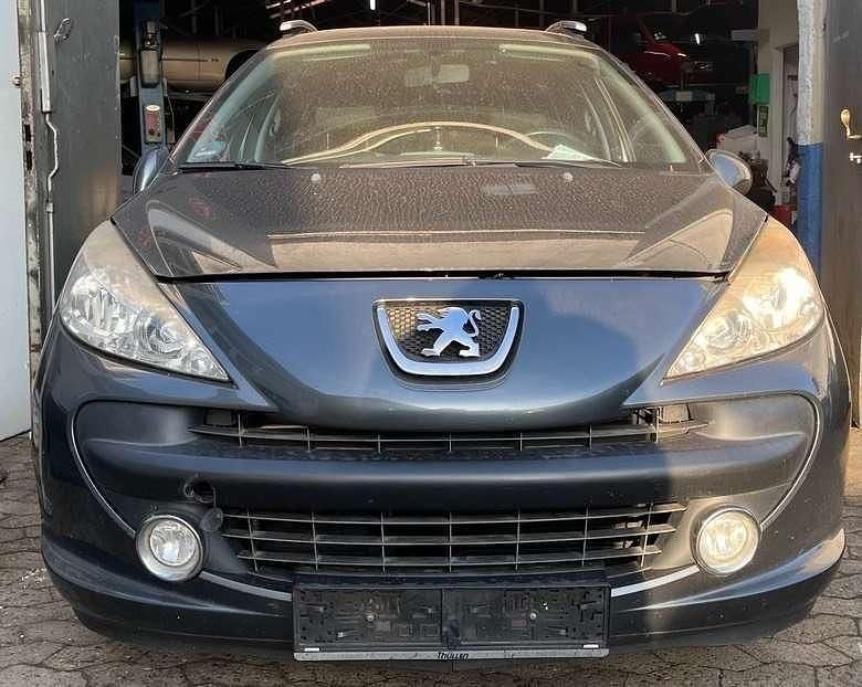Gebraucht Peugeot 207 95 PS (69 kW) 2009 Grau Limousine