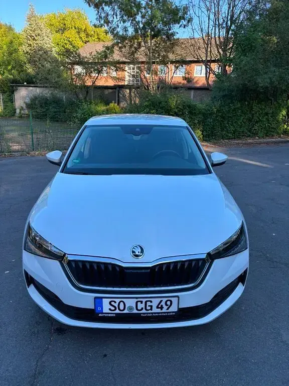 Gebraucht Skoda Scala 116 PS (85 kW) 2019 Weiß Kleinwagen