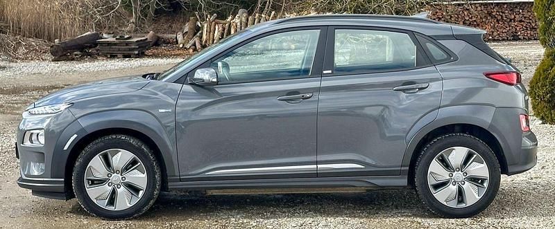 Gebraucht Hyundai Kona 100 kW (136 PS) 2021 Grau SUV