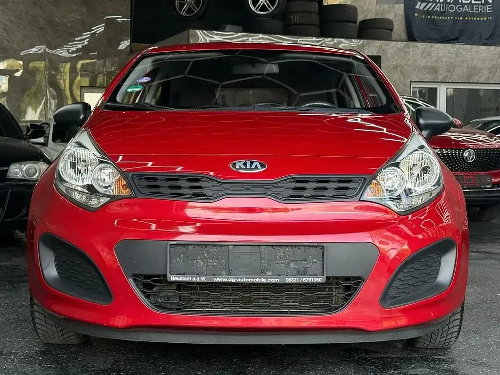 Gebraucht Kia Rio FIFA World Cup Edition 86 PS (63 kW) 2013 Rot Limousine