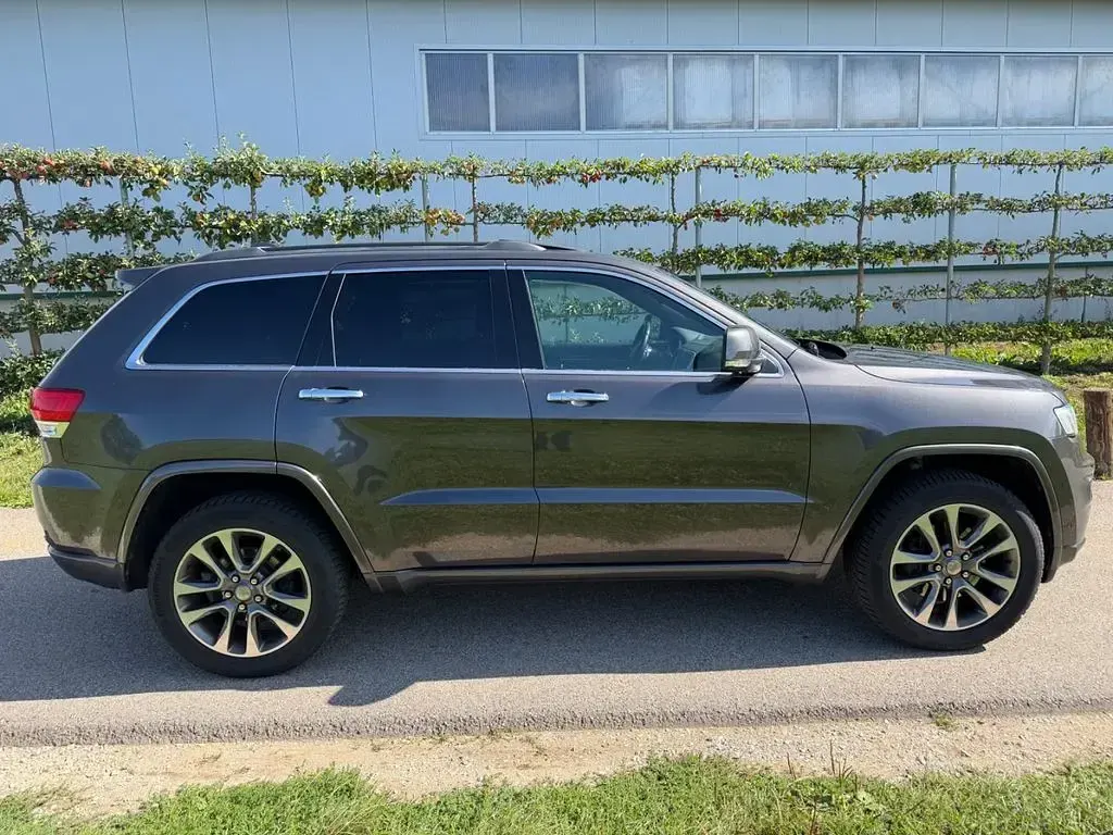 Gebraucht Jeep Grand Cherokee Overland 250 PS (183 kW) 2018 Grau SUV