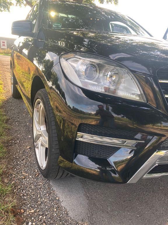 Gebraucht Mercedes ML350 258 PS (189 kW) 2011 Schwarz SUV