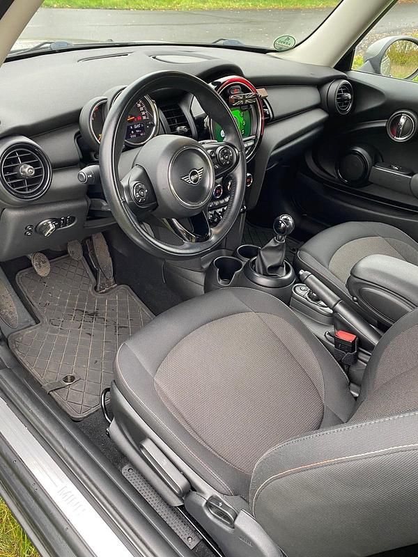 Usata Mini Cooper 102 CV (75 kW) 2019 Grigio Utilitaria