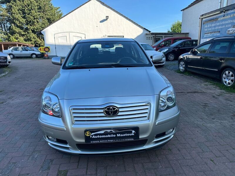 Grau Gebraucht 2004 Toyota Avensis Executive Kleinwagen | 4.999 € (Fairer Preis) - Bild 1/4
