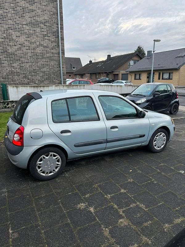Gebraucht Renault Clio II 60 PS (44 kW) 2002 Silber Kleinwagen