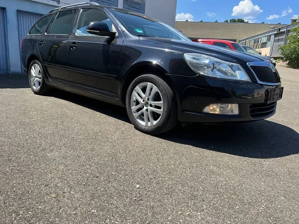 Gebraucht Skoda Octavia Ambiente 160 PS (117 kW) 2010 Schwarz Limousine