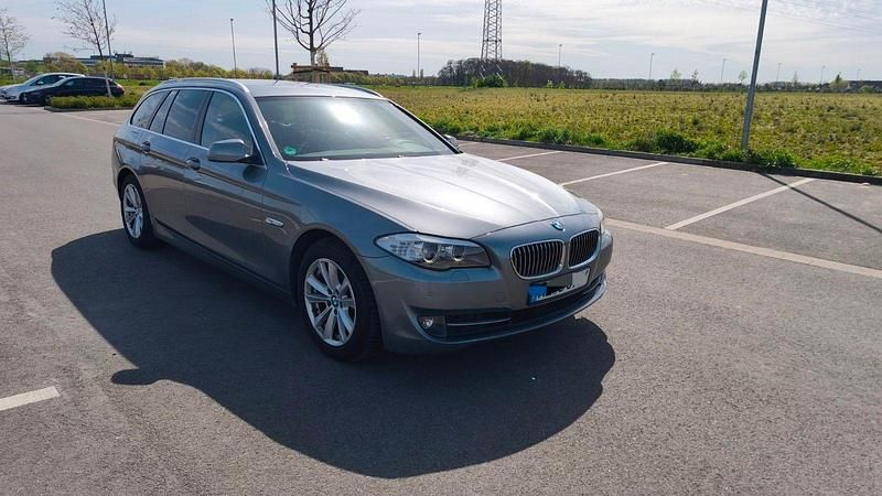 Gebraucht BMW 520 184 PS (135 kW) 2011 Grau Kombi