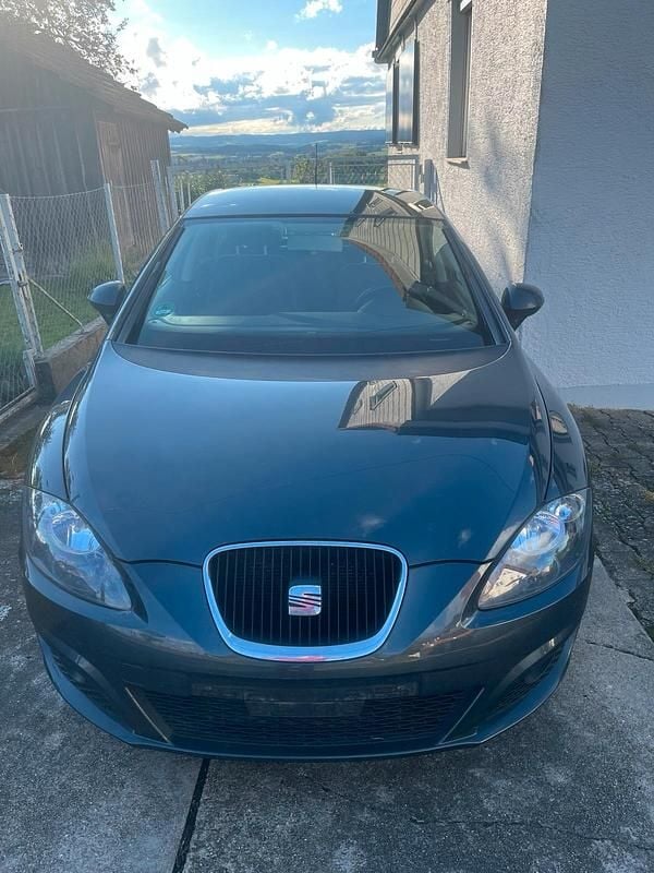 Grau Gebraucht 2011 Seat Leon Kleinwagen | 2.100 € (Superpreis) - Bild 1/4