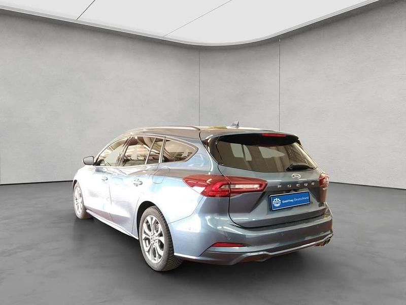Gebraucht Ford Focus ST-Line X 125 PS (91 kW) 2023 Chroma blau metallic Kombi