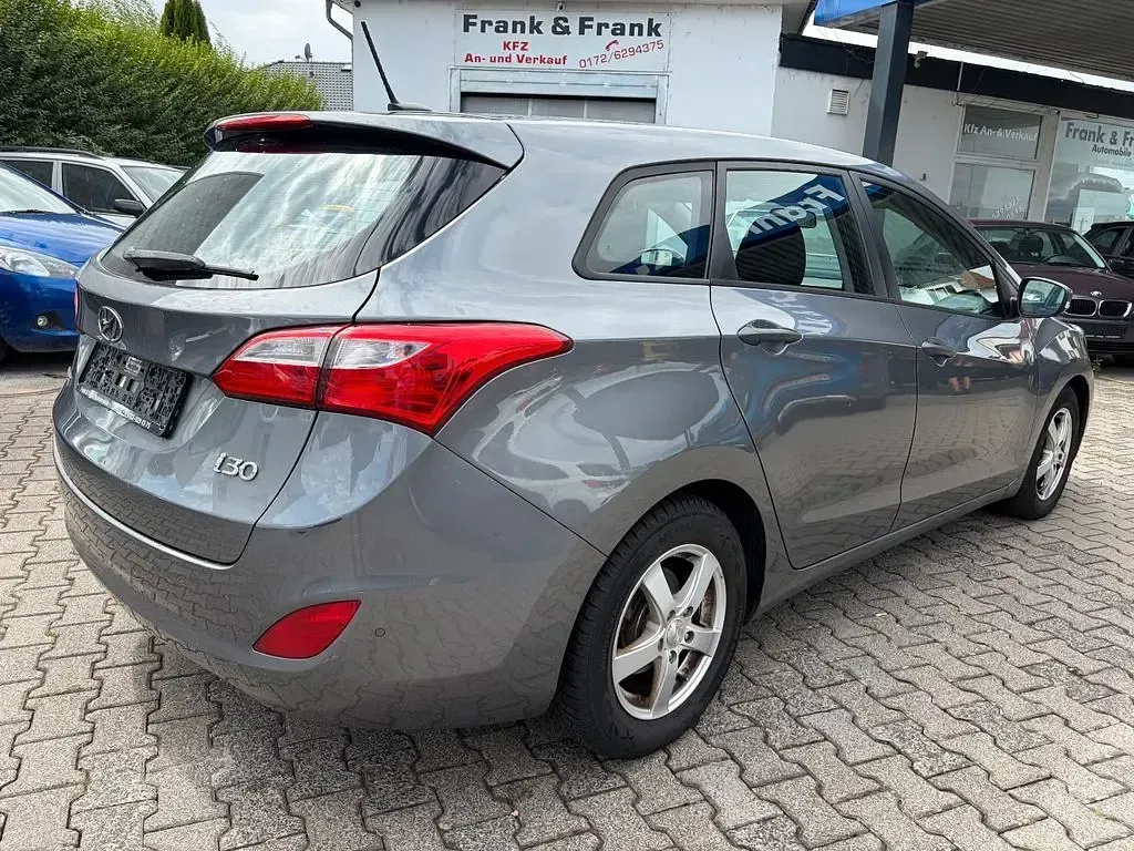 Gebraucht Hyundai i30 99 PS (72 kW) 2013 Grau Kombi