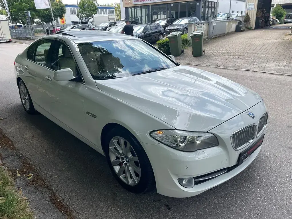 Gebraucht BMW 550 408 PS (300 kW) 2012 Weiß Limousine