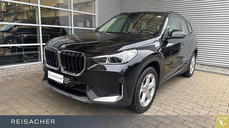Saphirschwarz metallic Gebraucht 2024 BMW X1 Comfort Edition SUV | 43.649 € (Etwas zu teuer) - Bild 1/4