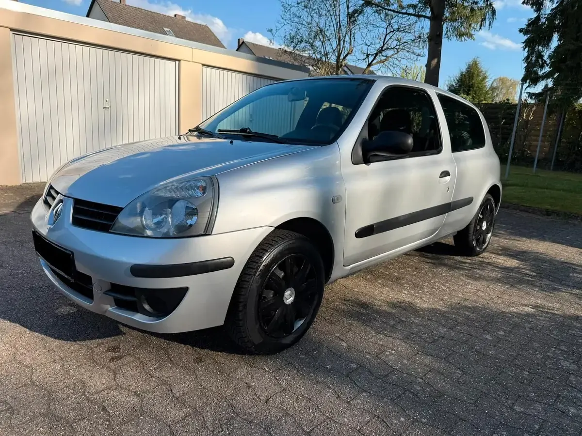Gebraucht Renault Clio II 58 PS (42 kW) 2008 Silber Kleinwagen