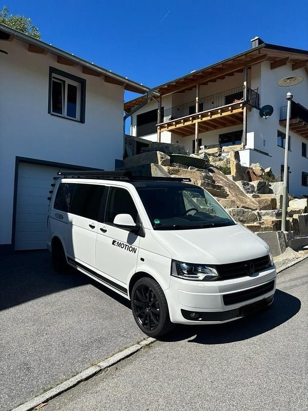 Weiß Gebraucht 2013 VW Multivan Van / Kleinbus | 33.900 € - Bild 1/4