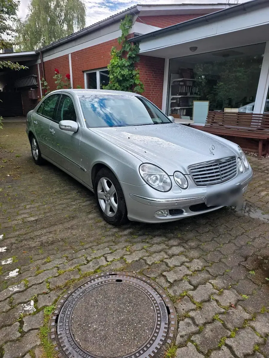 Gebraucht Mercedes E240 177 PS (130 kW) 2003 Silber Limousine